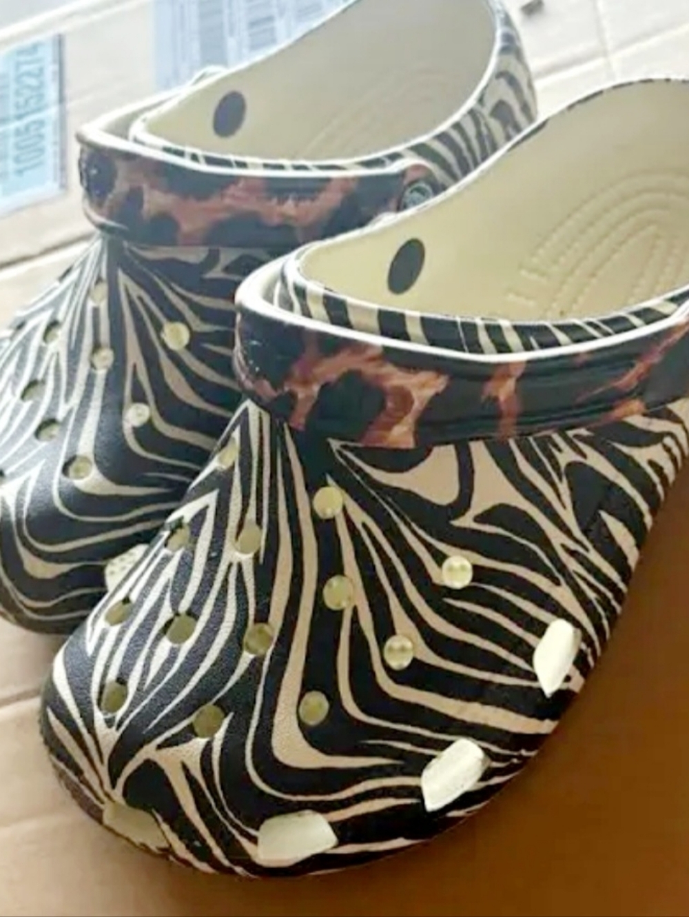 Like NEW Women's JEWELED CROCS - Picture 2 of 2